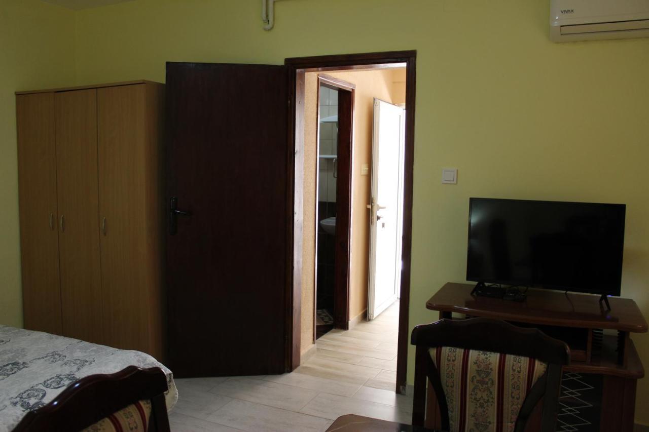 Apartmani Franovic Tivat Eksteriør billede