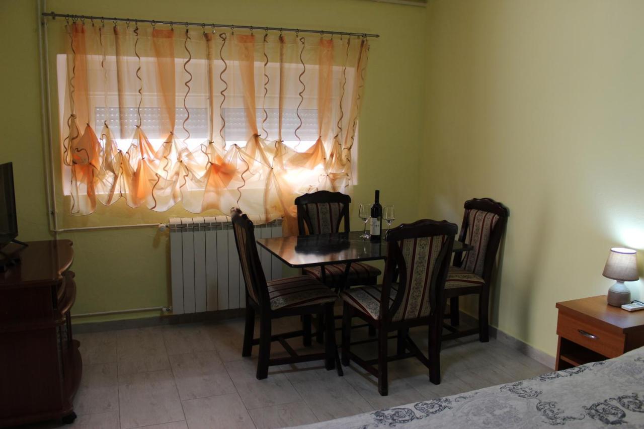 Apartmani Franovic Tivat Eksteriør billede