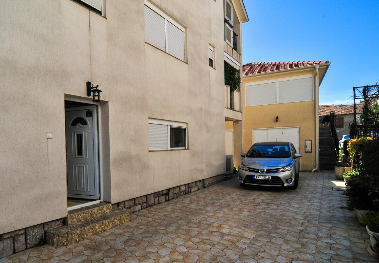 Apartmani Franovic Tivat Eksteriør billede